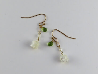 White shell and Peridot earrings