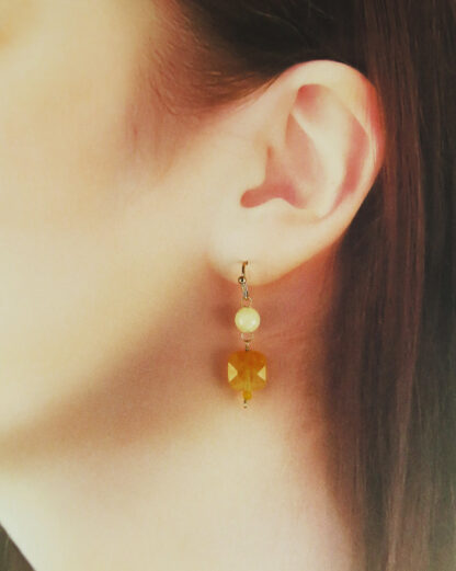 Yellow quartz and honey stone earrings